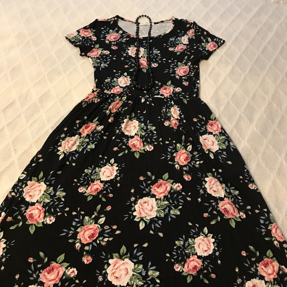 NWT Black & Pink Floral Boutique Midi Pocket Dress